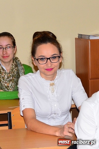 Zdjęcie w galerii na portalu naszraciborz.pl: Ekonomik: maturzyści zmagają się z językiem angielskim wiadomości z regionu