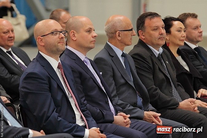 Zdjęcie w galerii na portalu naszraciborz.pl: Rafamet otworzył dziś uroczyście nową halę montażu II! wiadomości z regionu