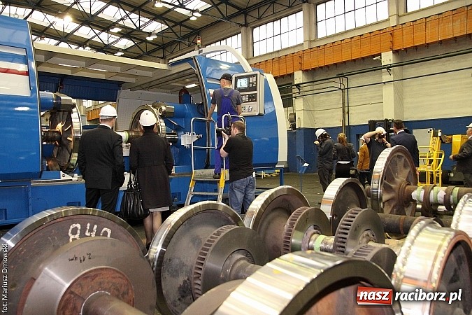 Zdjęcie w galerii na portalu naszraciborz.pl: Rafamet otworzył dziś uroczyście nową halę montażu II! wiadomości z regionu