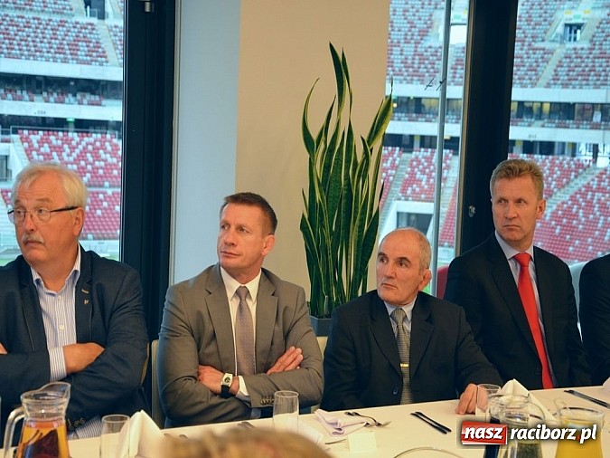 Zdjęcie w galerii na portalu naszraciborz.pl: Minister Sportu spotkał się na Stadionie Narodowym z czołówką polskich zapaśników! wiadomości z regionu