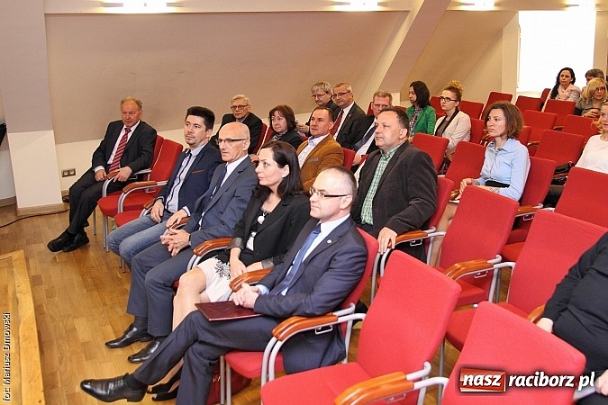 Zdjęcie w galerii na portalu naszraciborz.pl: Szkolnictwo zawodowe i techniczne w relacji z pracodawcą na Zamku Piastowskim wiadomości z regionu