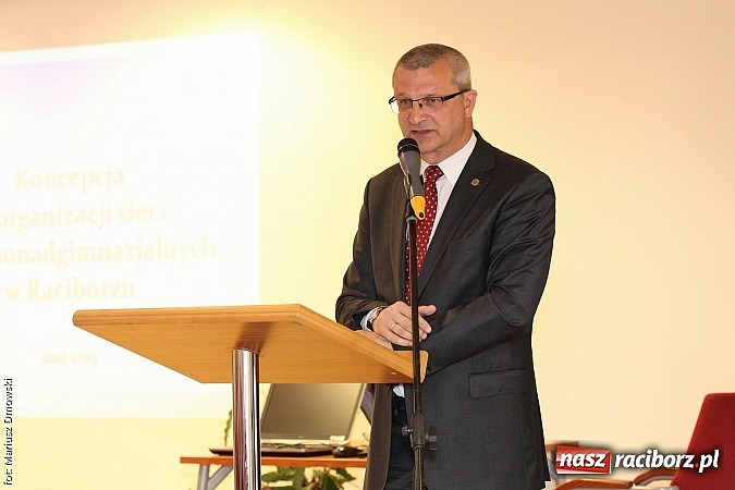 Zdjęcie w galerii na portalu naszraciborz.pl: Szkolnictwo zawodowe i techniczne w relacji z pracodawcą na Zamku Piastowskim wiadomości z regionu