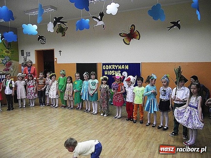 Zdjęcie w galerii na portalu naszraciborz.pl: Spotkanie integracyjne rodziców z dziećmi w przedszkolu w Brzeziu  wiadomości z regionu