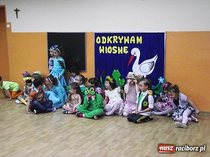 Zdjęcie w galerii na portalu naszraciborz.pl: Spotkanie integracyjne rodziców z dziećmi w przedszkolu w Brzeziu  wiadomości z regionu