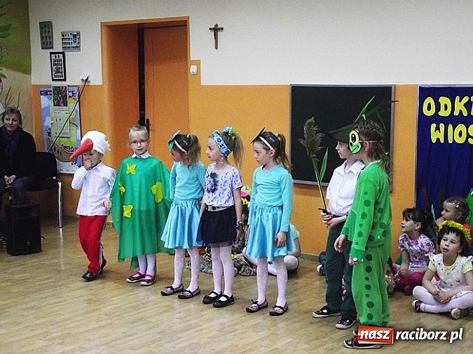 Zdjęcie w galerii na portalu naszraciborz.pl: Spotkanie integracyjne rodziców z dziećmi w przedszkolu w Brzeziu  wiadomości z regionu