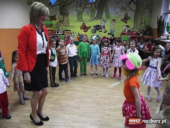 Zdjęcie w galerii na portalu naszraciborz.pl: Spotkanie integracyjne rodziców z dziećmi w przedszkolu w Brzeziu  wiadomości z regionu