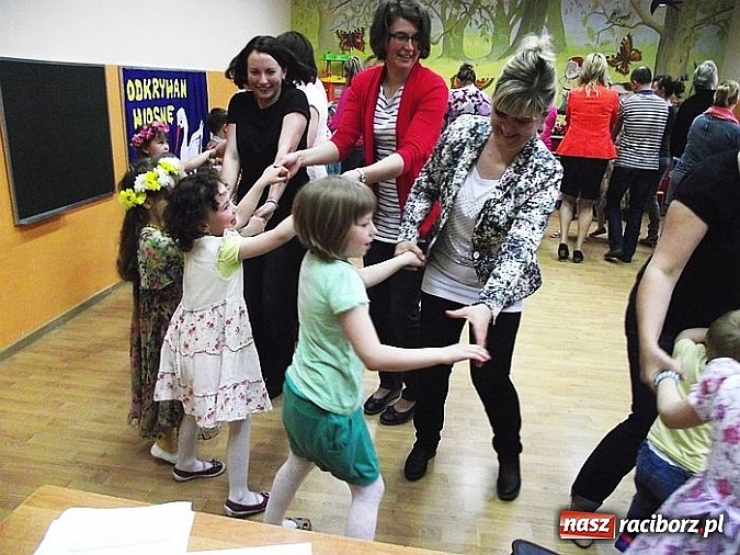 Zdjęcie w galerii na portalu naszraciborz.pl: Spotkanie integracyjne rodziców z dziećmi w przedszkolu w Brzeziu  wiadomości z regionu