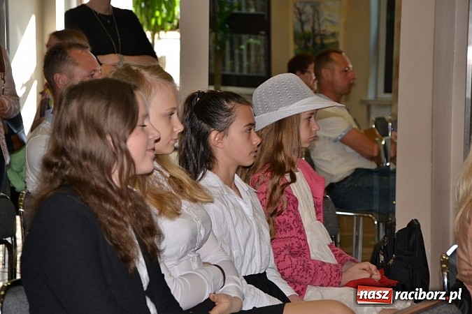 Zdjęcie w galerii na portalu naszraciborz.pl: XXI Gminny Przegląd Młodych Talentów w Tworkowie  wiadomości z regionu