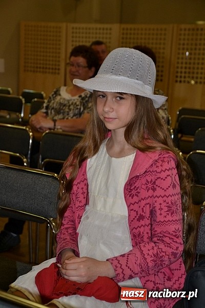 Zdjęcie w galerii na portalu naszraciborz.pl: XXI Gminny Przegląd Młodych Talentów w Tworkowie  wiadomości z regionu