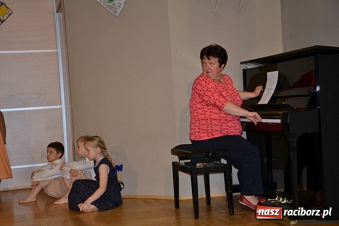 Zdjęcie w galerii na portalu naszraciborz.pl: XXI Gminny Przegląd Młodych Talentów w Tworkowie  wiadomości z regionu