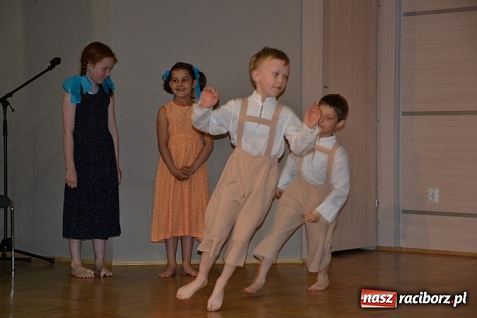 Zdjęcie w galerii na portalu naszraciborz.pl: XXI Gminny Przegląd Młodych Talentów w Tworkowie  wiadomości z regionu