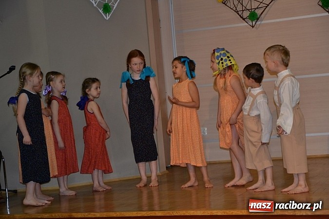 Zdjęcie w galerii na portalu naszraciborz.pl: XXI Gminny Przegląd Młodych Talentów w Tworkowie  wiadomości z regionu