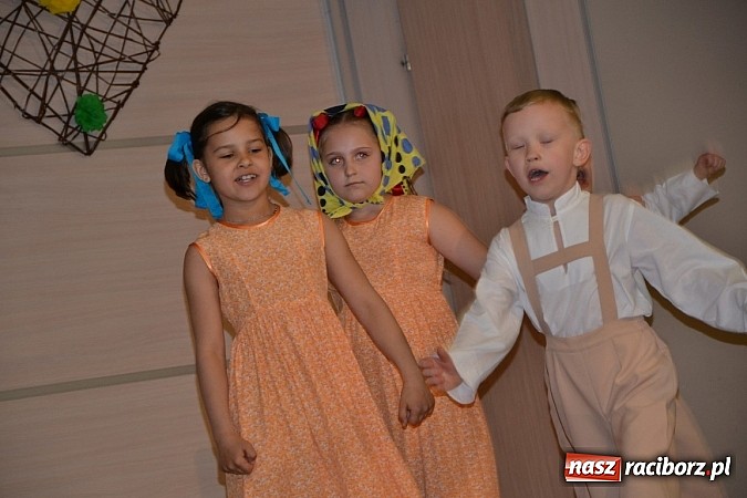 Zdjęcie w galerii na portalu naszraciborz.pl: XXI Gminny Przegląd Młodych Talentów w Tworkowie  wiadomości z regionu