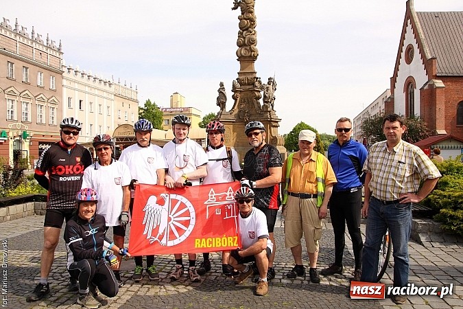 Zdjęcie w galerii na portalu naszraciborz.pl: Damian Mika wraz z ekipą wyruszył na dłuższą wycieczkę rowerową. Panowie mają do pokonania łącznie około 1300 kilometrów! wiadomości z regionu