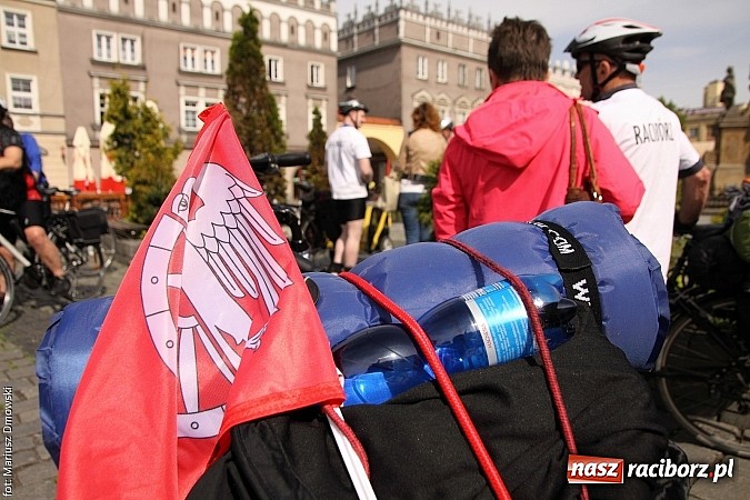 Zdjęcie w galerii na portalu naszraciborz.pl: Damian Mika wraz z ekipą wyruszył na dłuższą wycieczkę rowerową. Panowie mają do pokonania łącznie około 1300 kilometrów! wiadomości z regionu