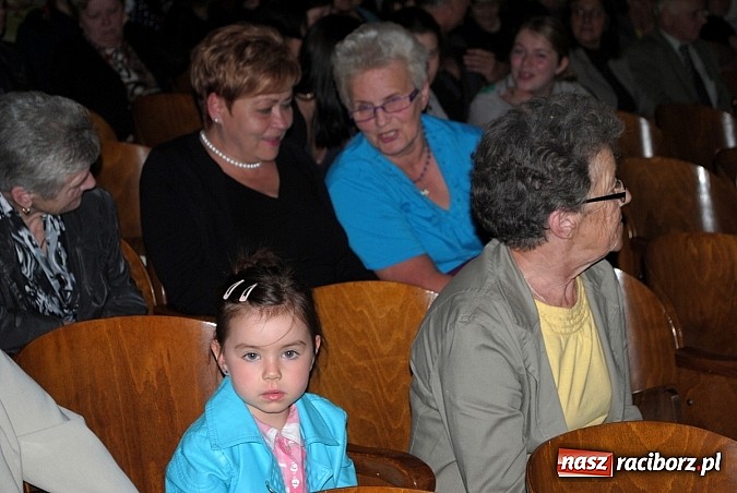 Zdjęcie w galerii na portalu naszraciborz.pl: Katy Carr podbiła serca publiczności w Kietrzu wiadomości z regionu