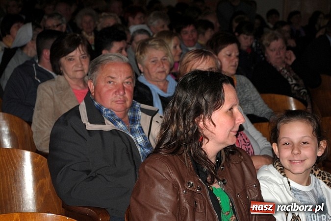 Zdjęcie w galerii na portalu naszraciborz.pl: Katy Carr podbiła serca publiczności w Kietrzu wiadomości z regionu