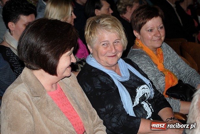 Zdjęcie w galerii na portalu naszraciborz.pl: Katy Carr podbiła serca publiczności w Kietrzu wiadomości z regionu