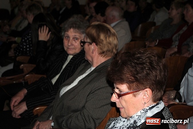 Zdjęcie w galerii na portalu naszraciborz.pl: Katy Carr podbiła serca publiczności w Kietrzu wiadomości z regionu