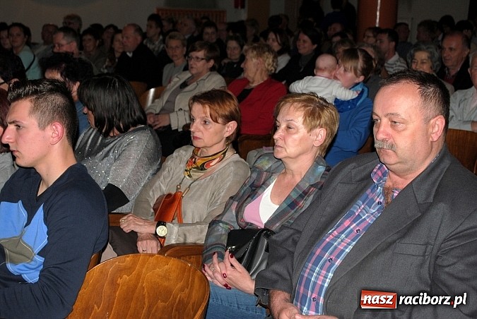 Zdjęcie w galerii na portalu naszraciborz.pl: Katy Carr podbiła serca publiczności w Kietrzu wiadomości z regionu