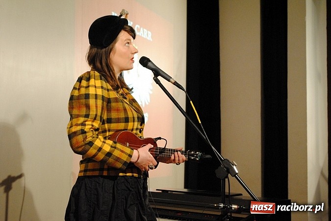 Zdjęcie w galerii na portalu naszraciborz.pl: Katy Carr podbiła serca publiczności w Kietrzu wiadomości z regionu