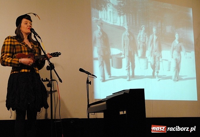 Zdjęcie w galerii na portalu naszraciborz.pl: Katy Carr podbiła serca publiczności w Kietrzu wiadomości z regionu
