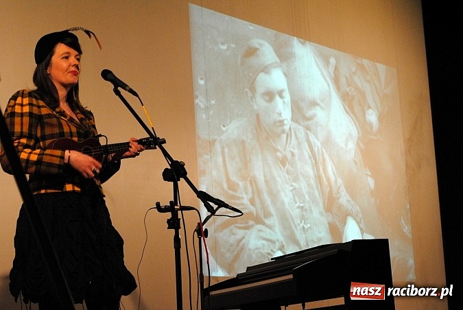 Zdjęcie w galerii na portalu naszraciborz.pl: Katy Carr podbiła serca publiczności w Kietrzu wiadomości z regionu