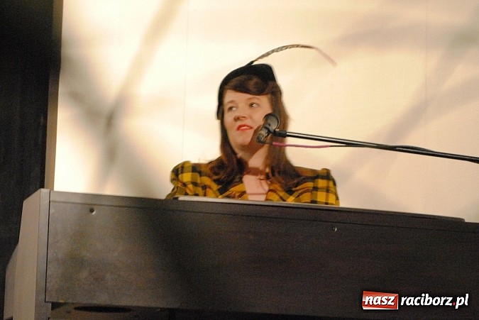 Zdjęcie w galerii na portalu naszraciborz.pl: Katy Carr podbiła serca publiczności w Kietrzu wiadomości z regionu