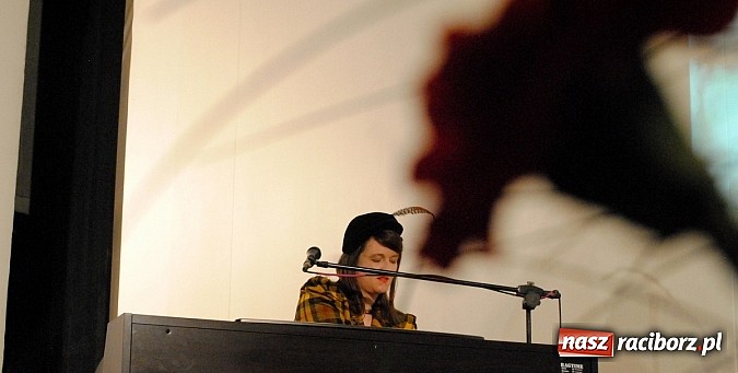Zdjęcie w galerii na portalu naszraciborz.pl: Katy Carr podbiła serca publiczności w Kietrzu wiadomości z regionu