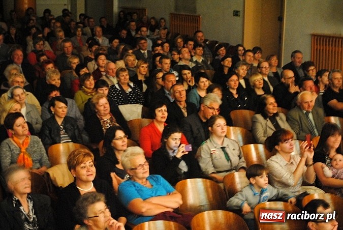 Zdjęcie w galerii na portalu naszraciborz.pl: Katy Carr podbiła serca publiczności w Kietrzu wiadomości z regionu