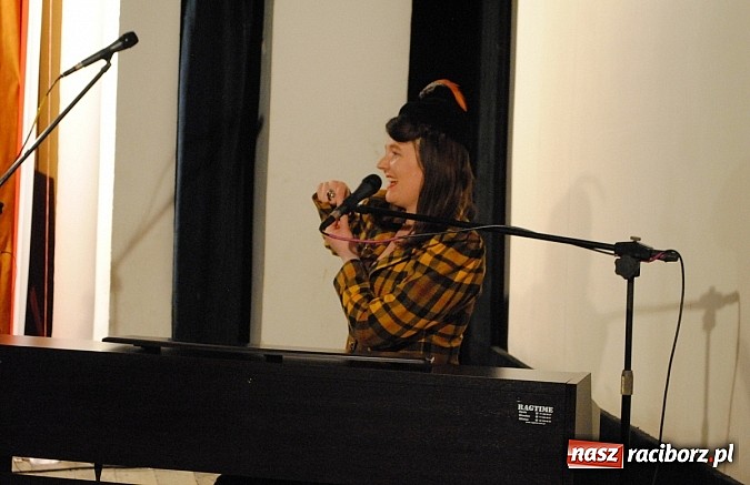Zdjęcie w galerii na portalu naszraciborz.pl: Katy Carr podbiła serca publiczności w Kietrzu wiadomości z regionu