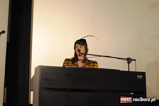 Zdjęcie w galerii na portalu naszraciborz.pl: Katy Carr podbiła serca publiczności w Kietrzu wiadomości z regionu