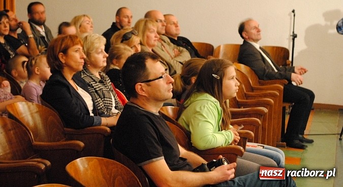 Zdjęcie w galerii na portalu naszraciborz.pl: Katy Carr podbiła serca publiczności w Kietrzu wiadomości z regionu
