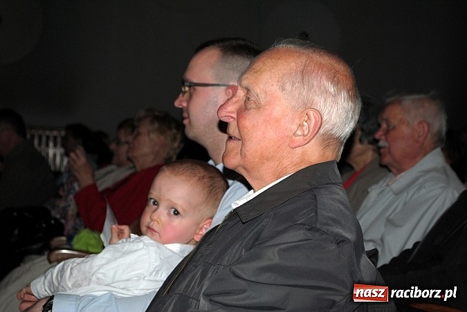 Zdjęcie w galerii na portalu naszraciborz.pl: Katy Carr podbiła serca publiczności w Kietrzu wiadomości z regionu