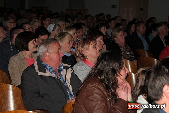 Zdjęcie w galerii na portalu naszraciborz.pl: Katy Carr podbiła serca publiczności w Kietrzu wiadomości z regionu