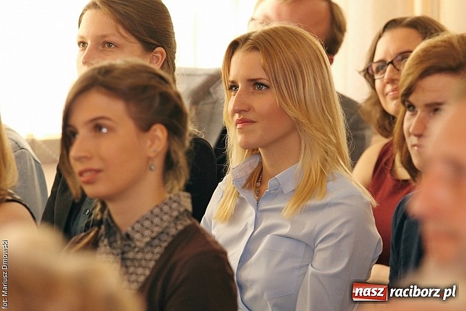 Zdjęcie w galerii na portalu naszraciborz.pl: Kuźnia talent&oacute;w z Weltzla, czyli 15-lecie Dyzia Gimnazjalisty wiadomości z regionu