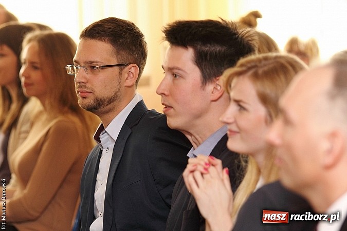 Zdjęcie w galerii na portalu naszraciborz.pl: Kuźnia talent&oacute;w z Weltzla, czyli 15-lecie Dyzia Gimnazjalisty wiadomości z regionu