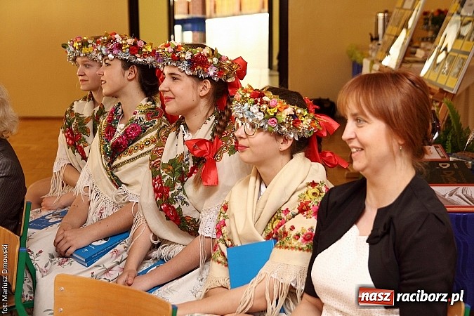 Zdjęcie w galerii na portalu naszraciborz.pl: Kuźnia talent&oacute;w z Weltzla, czyli 15-lecie Dyzia Gimnazjalisty wiadomości z regionu