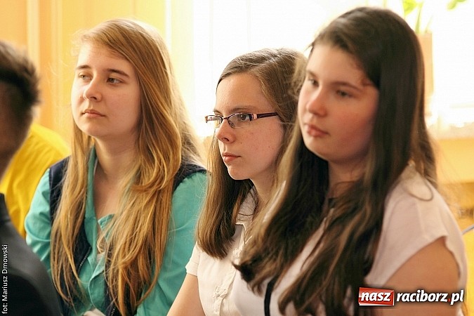 Zdjęcie w galerii na portalu naszraciborz.pl: Kuźnia talent&oacute;w z Weltzla, czyli 15-lecie Dyzia Gimnazjalisty wiadomości z regionu