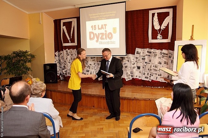 Zdjęcie w galerii na portalu naszraciborz.pl: Kuźnia talent&oacute;w z Weltzla, czyli 15-lecie Dyzia Gimnazjalisty wiadomości z regionu