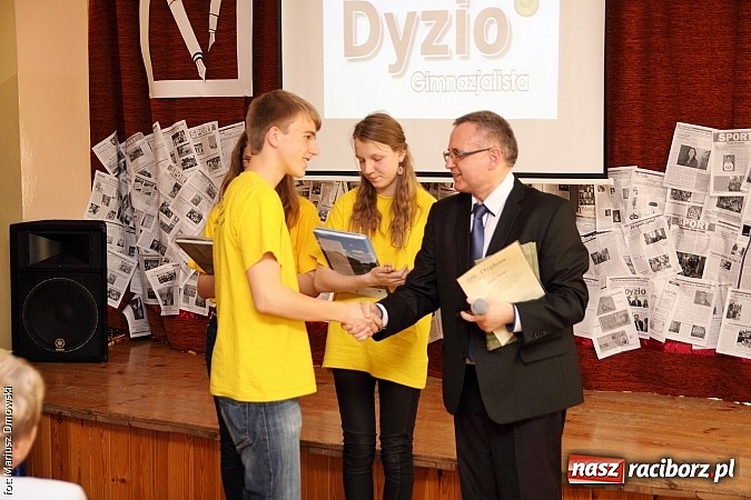 Zdjęcie w galerii na portalu naszraciborz.pl: Kuźnia talent&oacute;w z Weltzla, czyli 15-lecie Dyzia Gimnazjalisty wiadomości z regionu