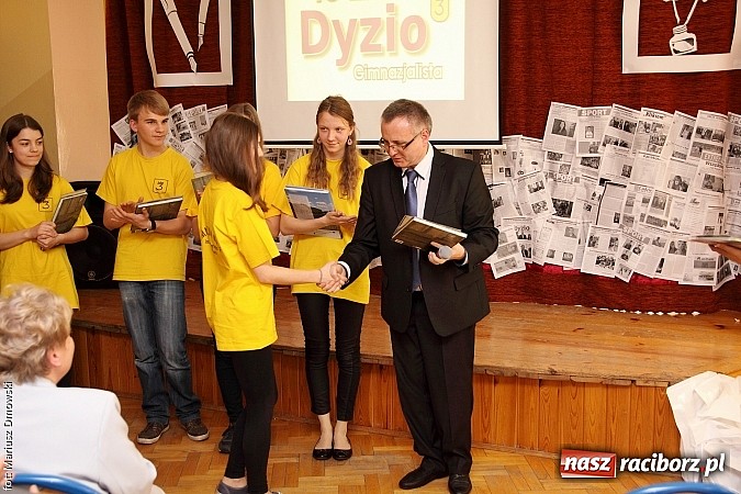 Zdjęcie w galerii na portalu naszraciborz.pl: Kuźnia talent&oacute;w z Weltzla, czyli 15-lecie Dyzia Gimnazjalisty wiadomości z regionu