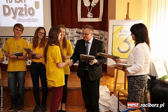 Zdjęcie w galerii na portalu naszraciborz.pl: Kuźnia talent&oacute;w z Weltzla, czyli 15-lecie Dyzia Gimnazjalisty wiadomości z regionu