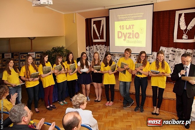 Zdjęcie w galerii na portalu naszraciborz.pl: Kuźnia talent&oacute;w z Weltzla, czyli 15-lecie Dyzia Gimnazjalisty wiadomości z regionu