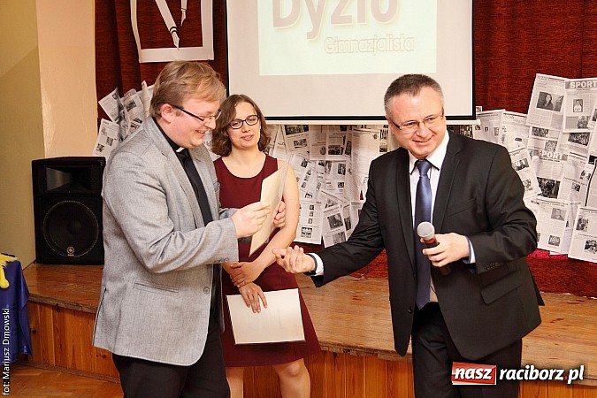 Zdjęcie w galerii na portalu naszraciborz.pl: Kuźnia talent&oacute;w z Weltzla, czyli 15-lecie Dyzia Gimnazjalisty wiadomości z regionu