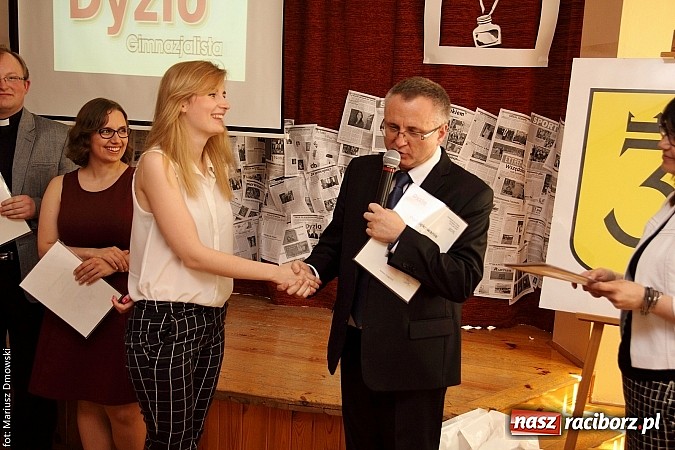 Zdjęcie w galerii na portalu naszraciborz.pl: Kuźnia talent&oacute;w z Weltzla, czyli 15-lecie Dyzia Gimnazjalisty wiadomości z regionu