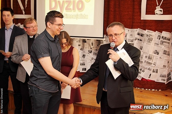 Zdjęcie w galerii na portalu naszraciborz.pl: Kuźnia talent&oacute;w z Weltzla, czyli 15-lecie Dyzia Gimnazjalisty wiadomości z regionu