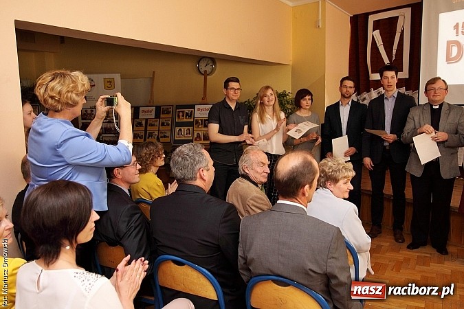 Zdjęcie w galerii na portalu naszraciborz.pl: Kuźnia talent&oacute;w z Weltzla, czyli 15-lecie Dyzia Gimnazjalisty wiadomości z regionu