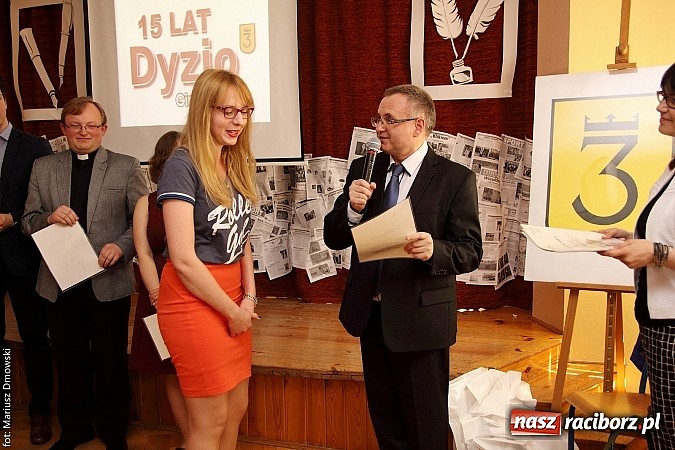 Zdjęcie w galerii na portalu naszraciborz.pl: Kuźnia talent&oacute;w z Weltzla, czyli 15-lecie Dyzia Gimnazjalisty wiadomości z regionu