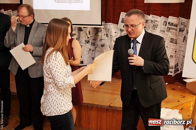 Zdjęcie w galerii na portalu naszraciborz.pl: Kuźnia talent&oacute;w z Weltzla, czyli 15-lecie Dyzia Gimnazjalisty wiadomości z regionu